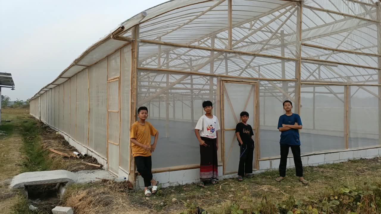 Inovasi Green House Kebun Melon untuk Pemberdayaan Santri PPTQ Ahmad Dahlan Caruban